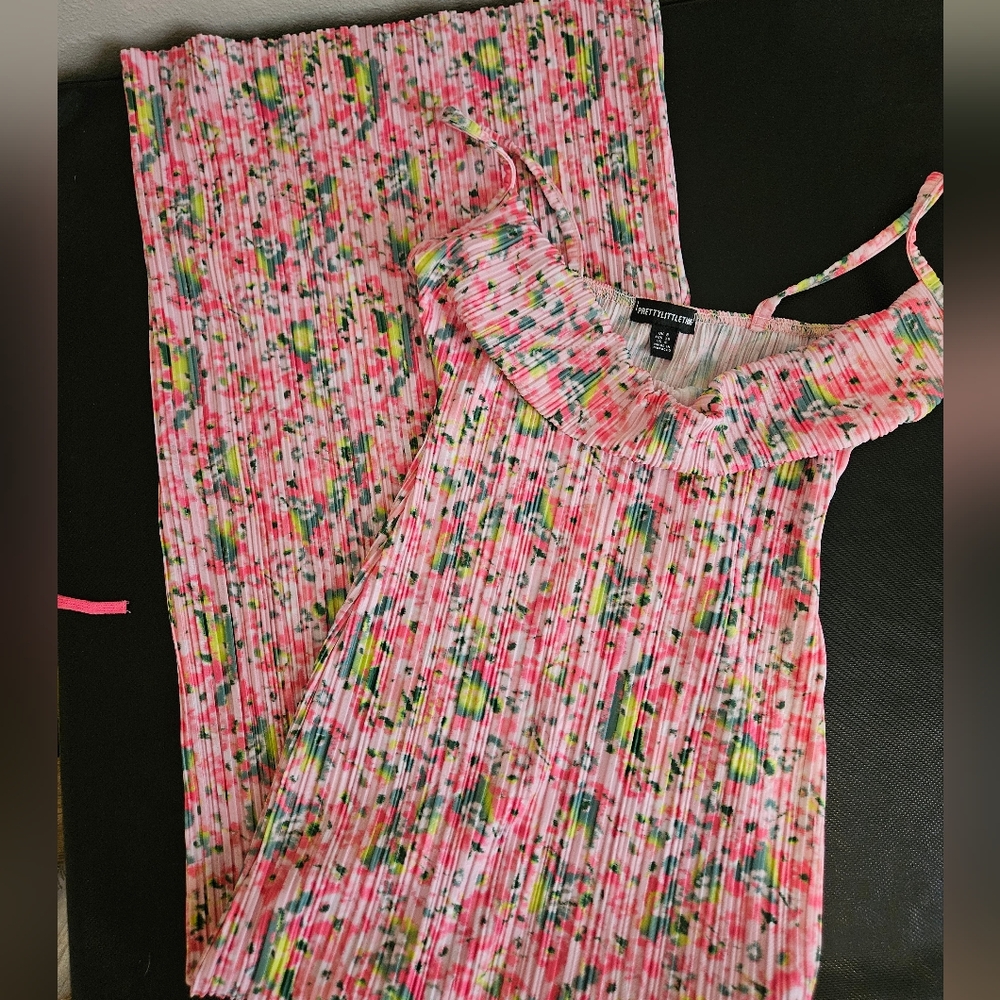 PrettyLittleThing Floral Plisse Maxi Dress